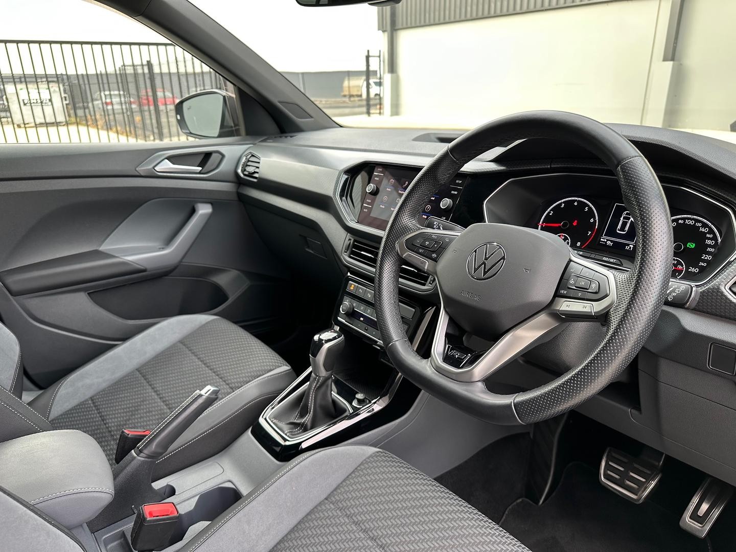Volkswagen T-cross image 3