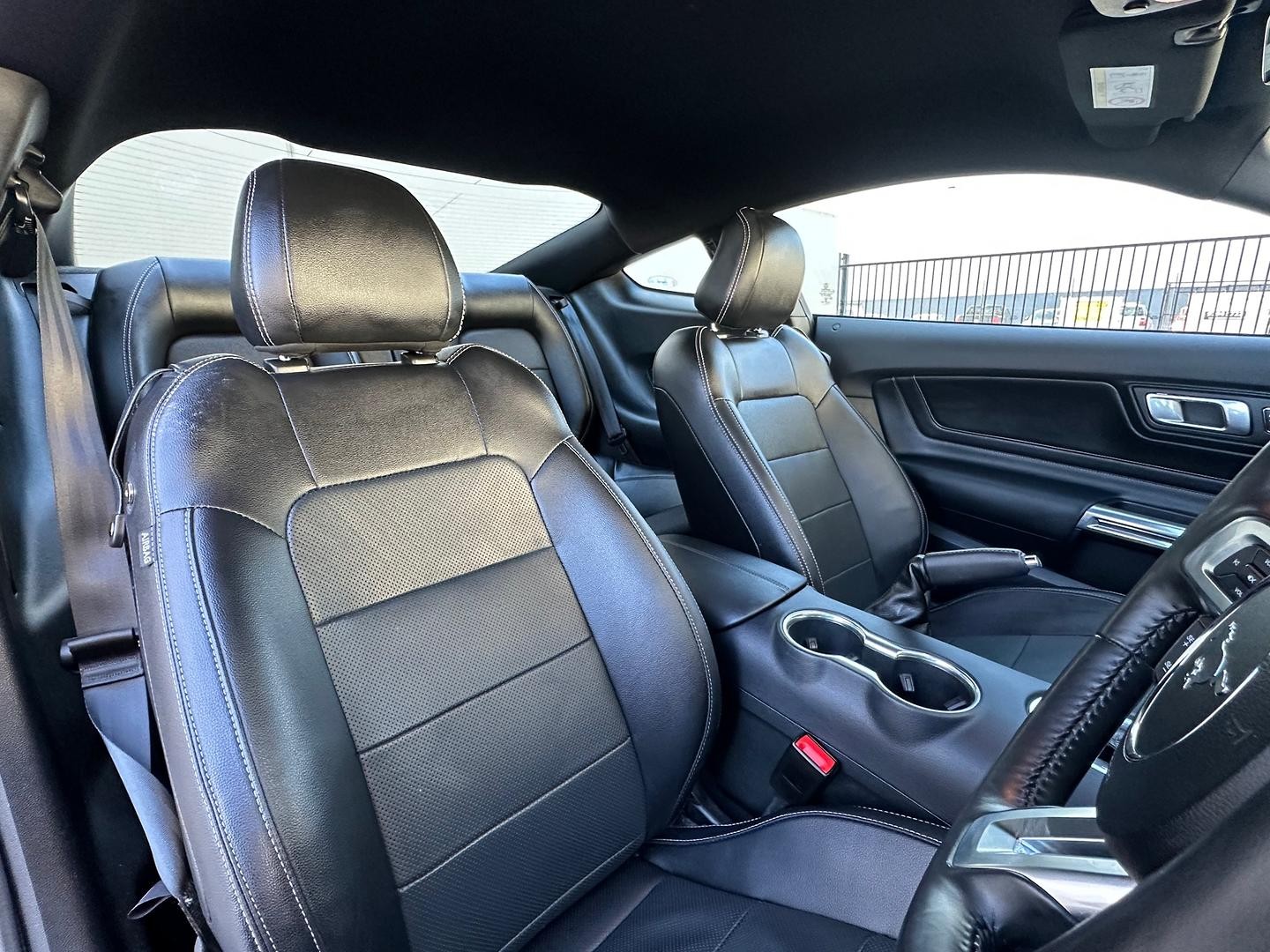 Ford Mustang image 4