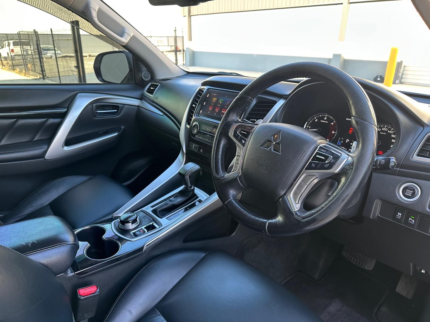 Mitsubishi Pajero Sport image 3