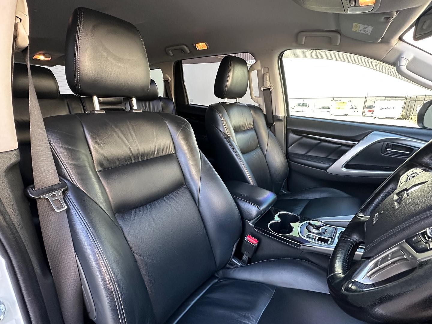 Mitsubishi Pajero Sport image 4