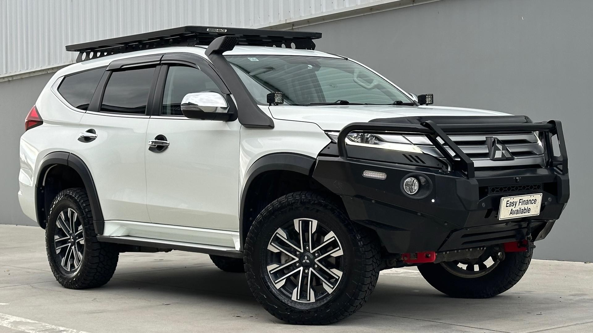 Mitsubishi Pajero Sport image 1