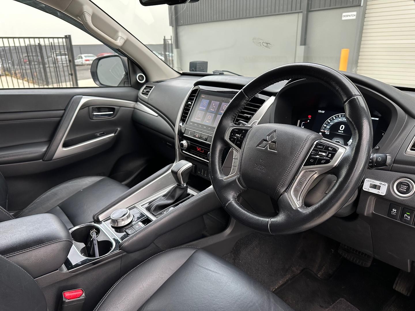 Mitsubishi Pajero Sport image 3