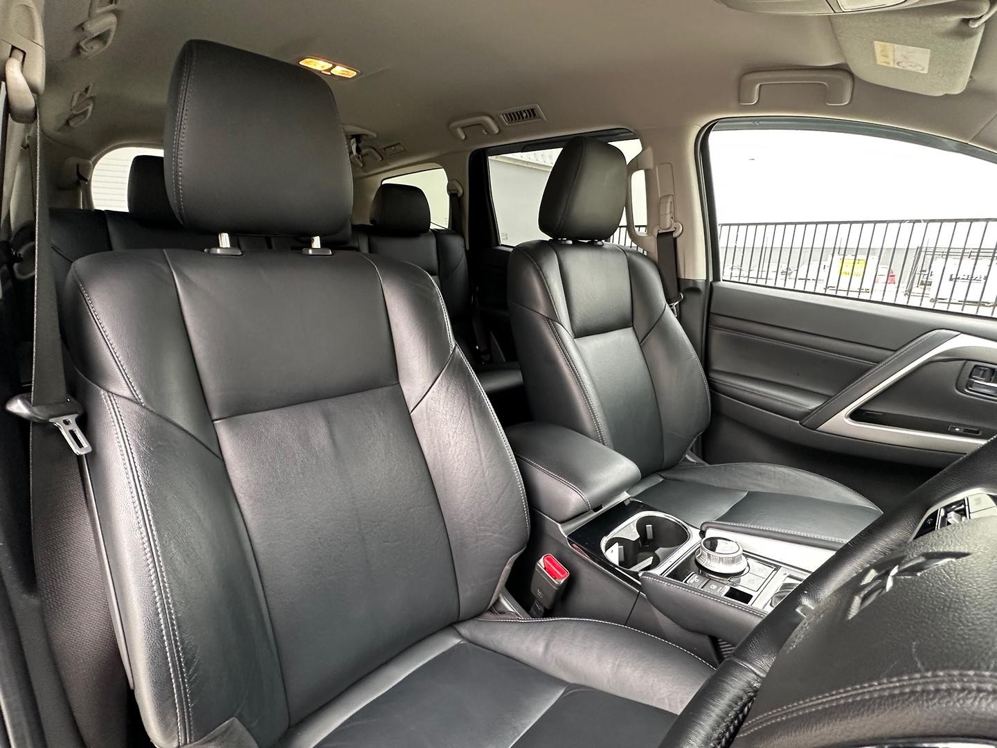Mitsubishi Pajero Sport image 4