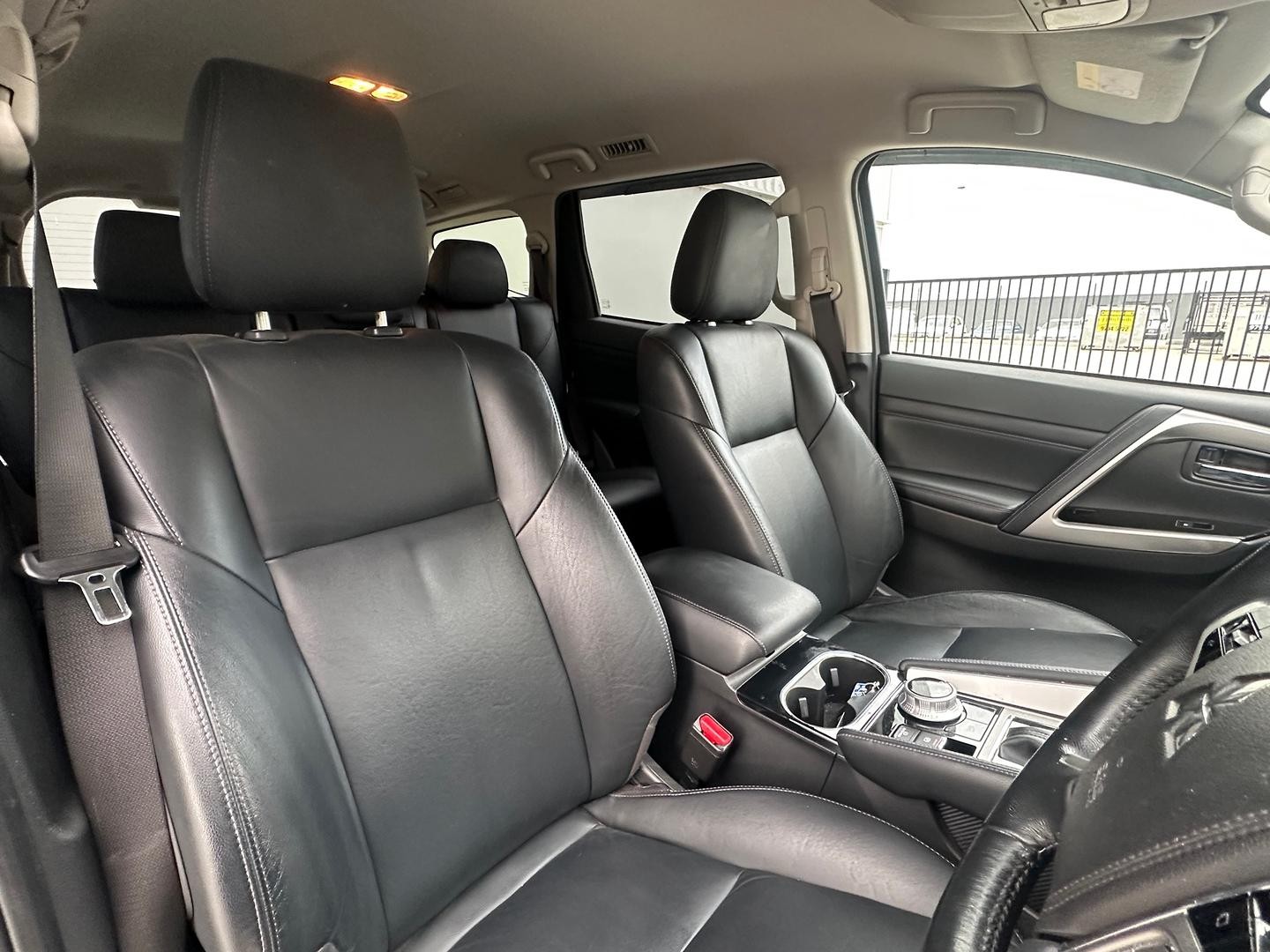 Mitsubishi Pajero Sport image 4
