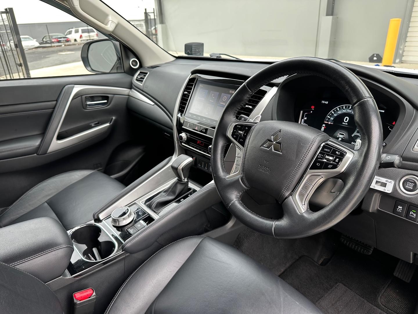 Mitsubishi Pajero Sport image 3