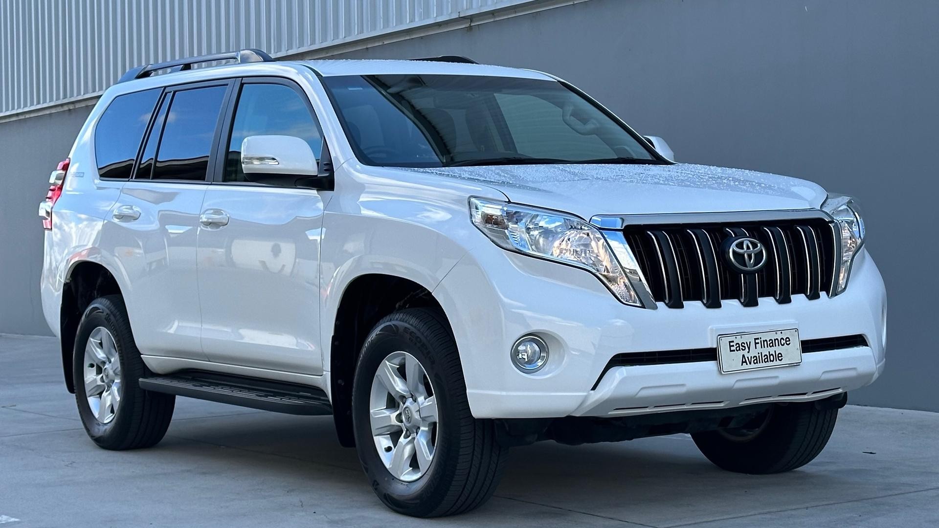 Toyota Landcruiser Prado image 2
