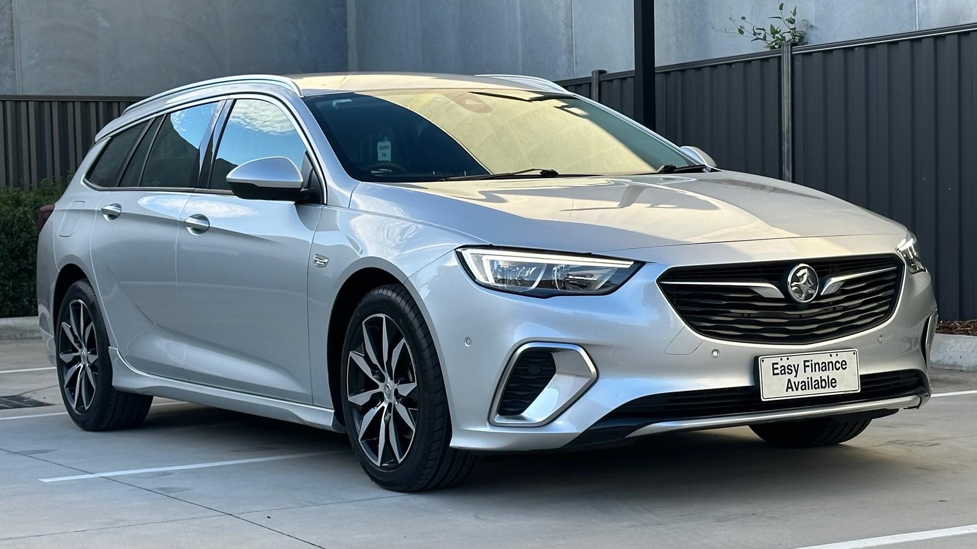Holden Commodore image 2