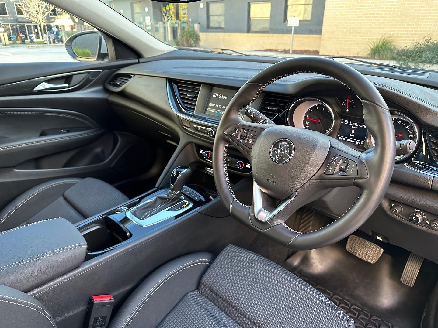 Holden Commodore image 3