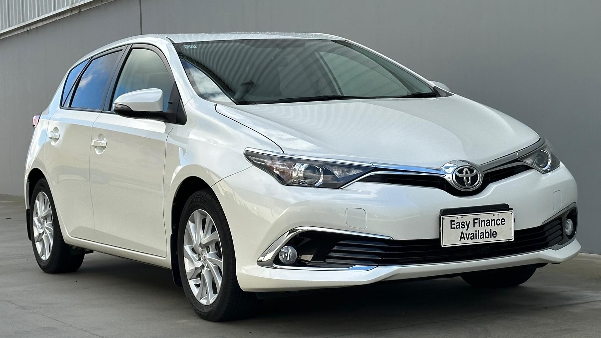 Toyota Corolla image 2