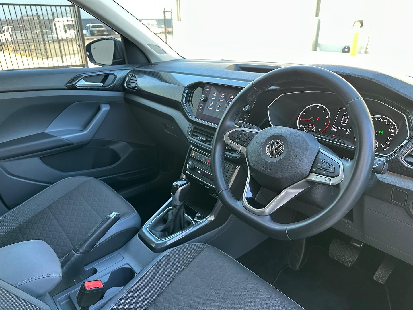 Volkswagen T-cross image 3
