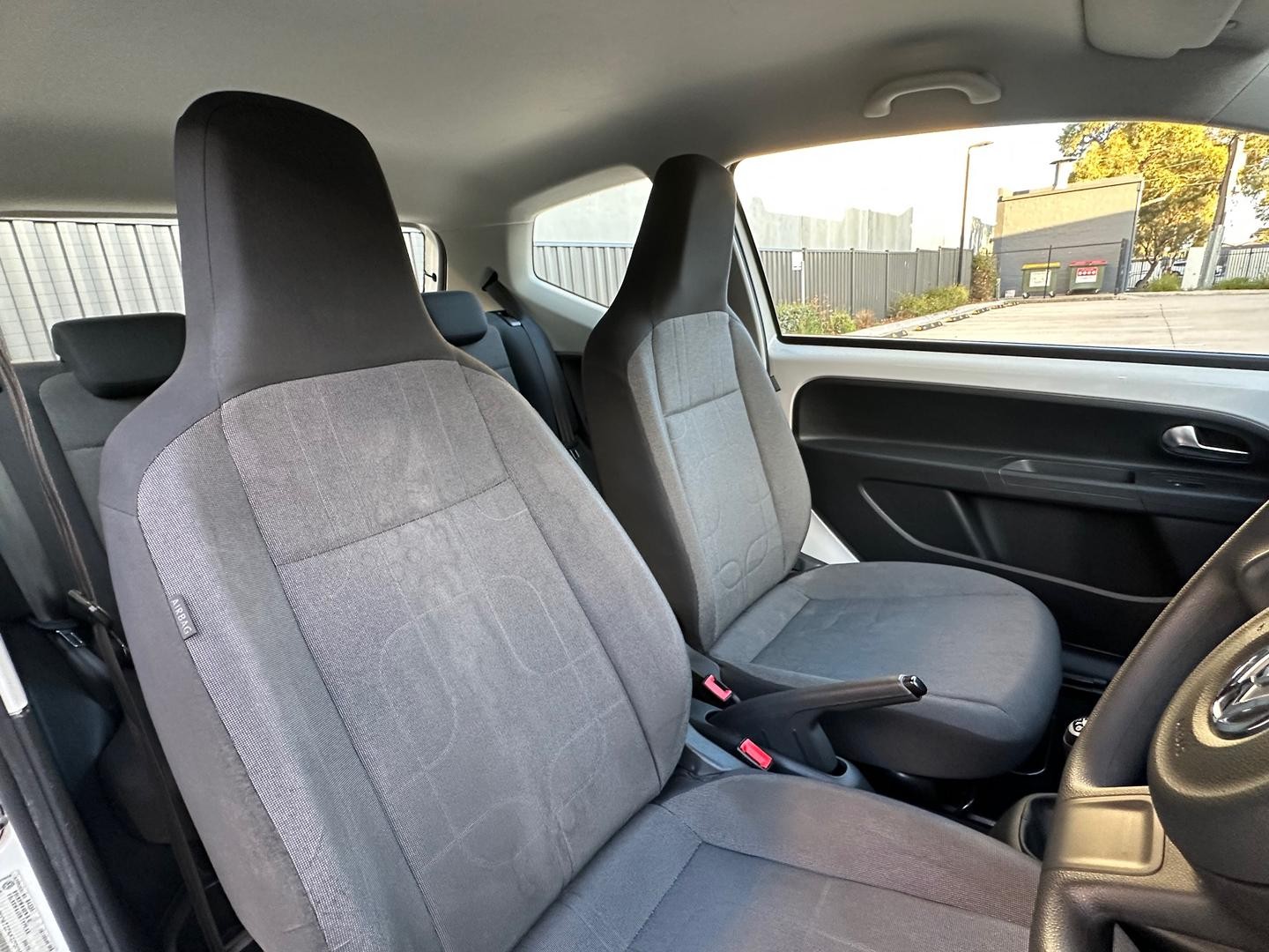 Volkswagen Up! image 4