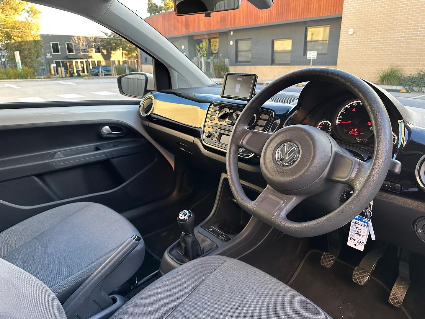 Volkswagen Up! image 3