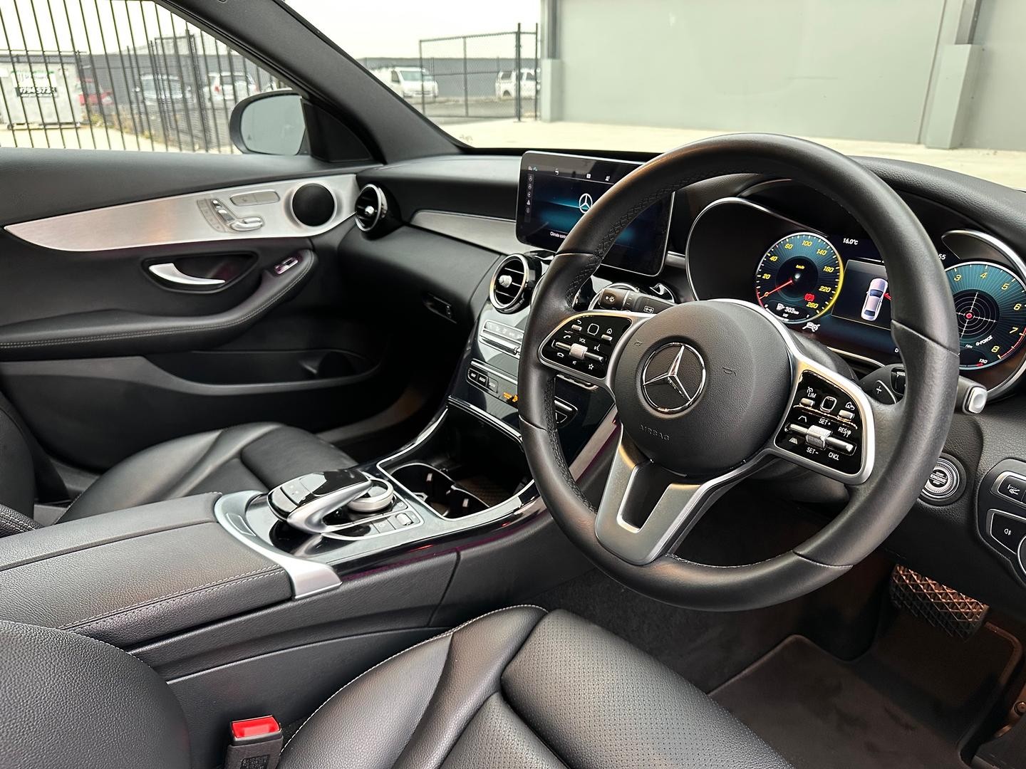 Mercedes Benz C-class image 3