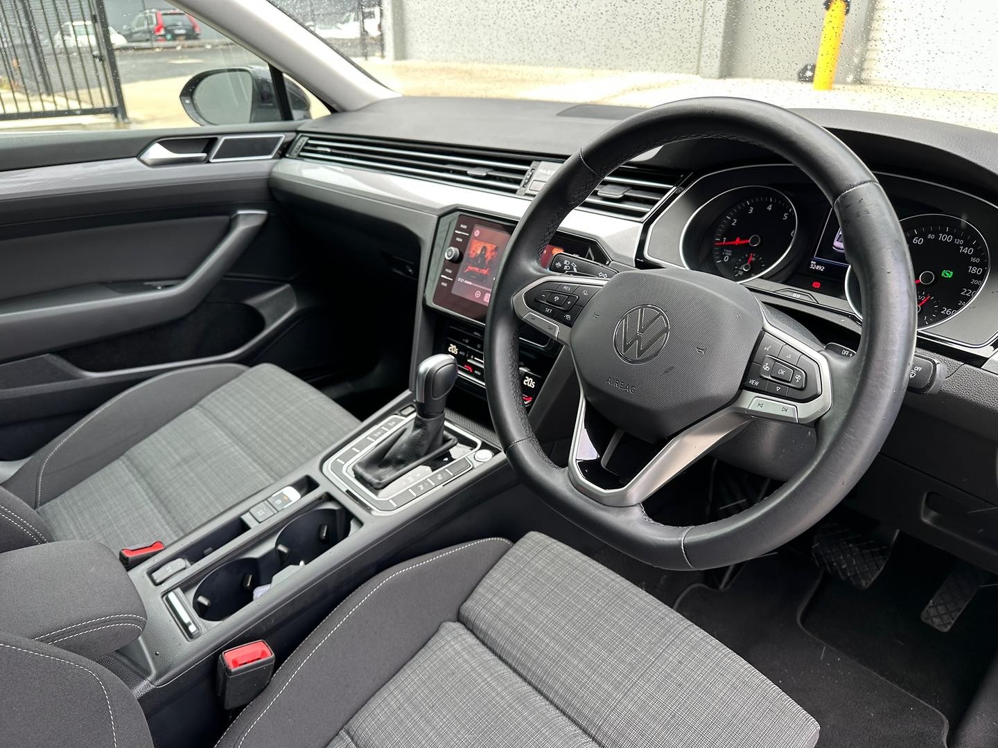 Volkswagen Passat image 3