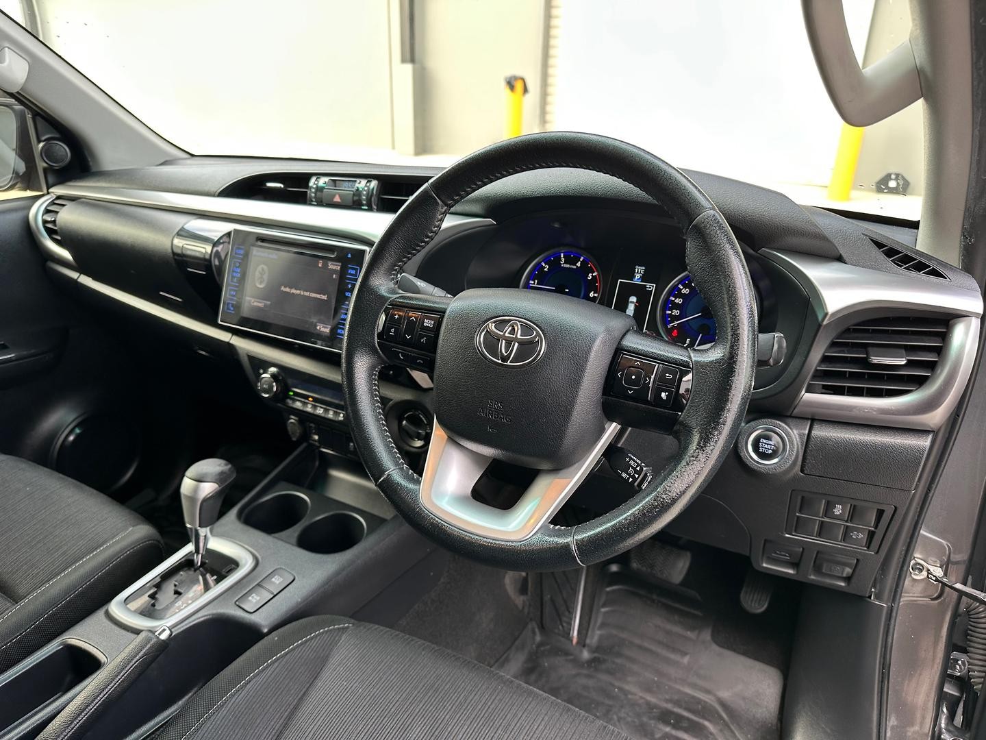 Toyota Hilux image 3