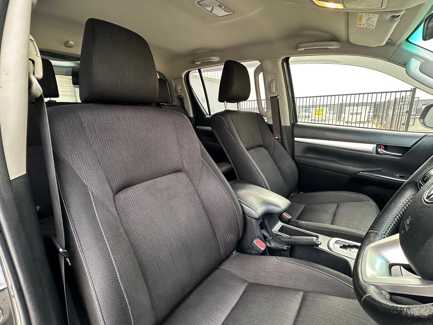 Toyota Hilux image 4
