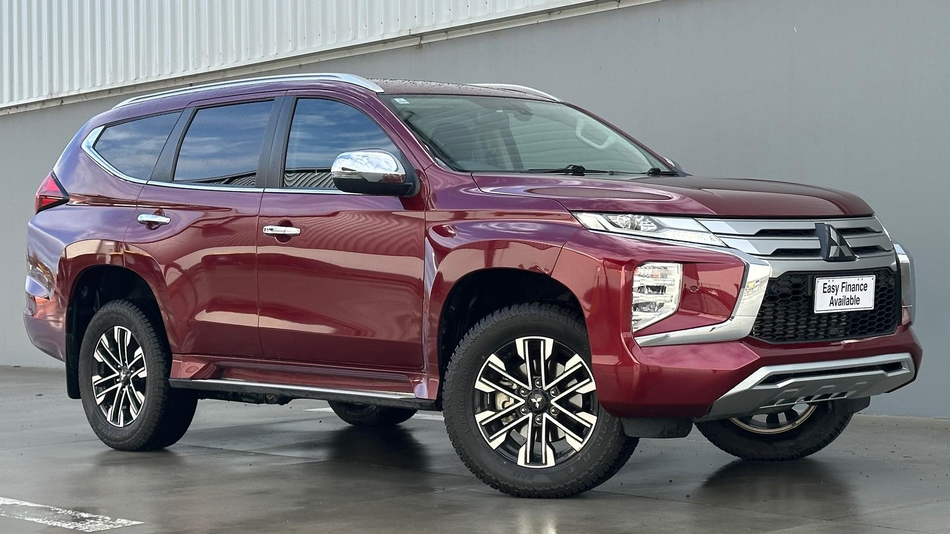 Mitsubishi Pajero Sport image 1