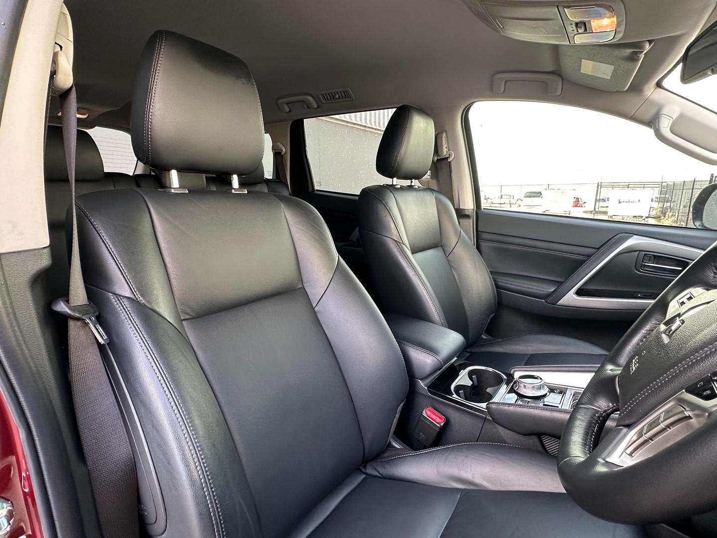 Mitsubishi Pajero Sport image 4