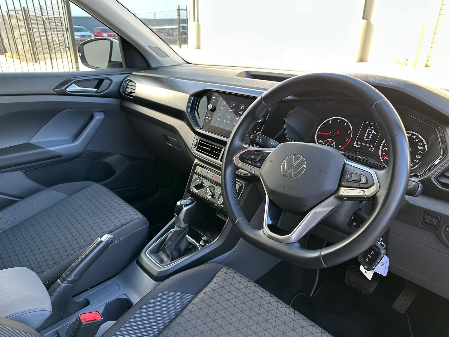 Volkswagen T-cross image 3