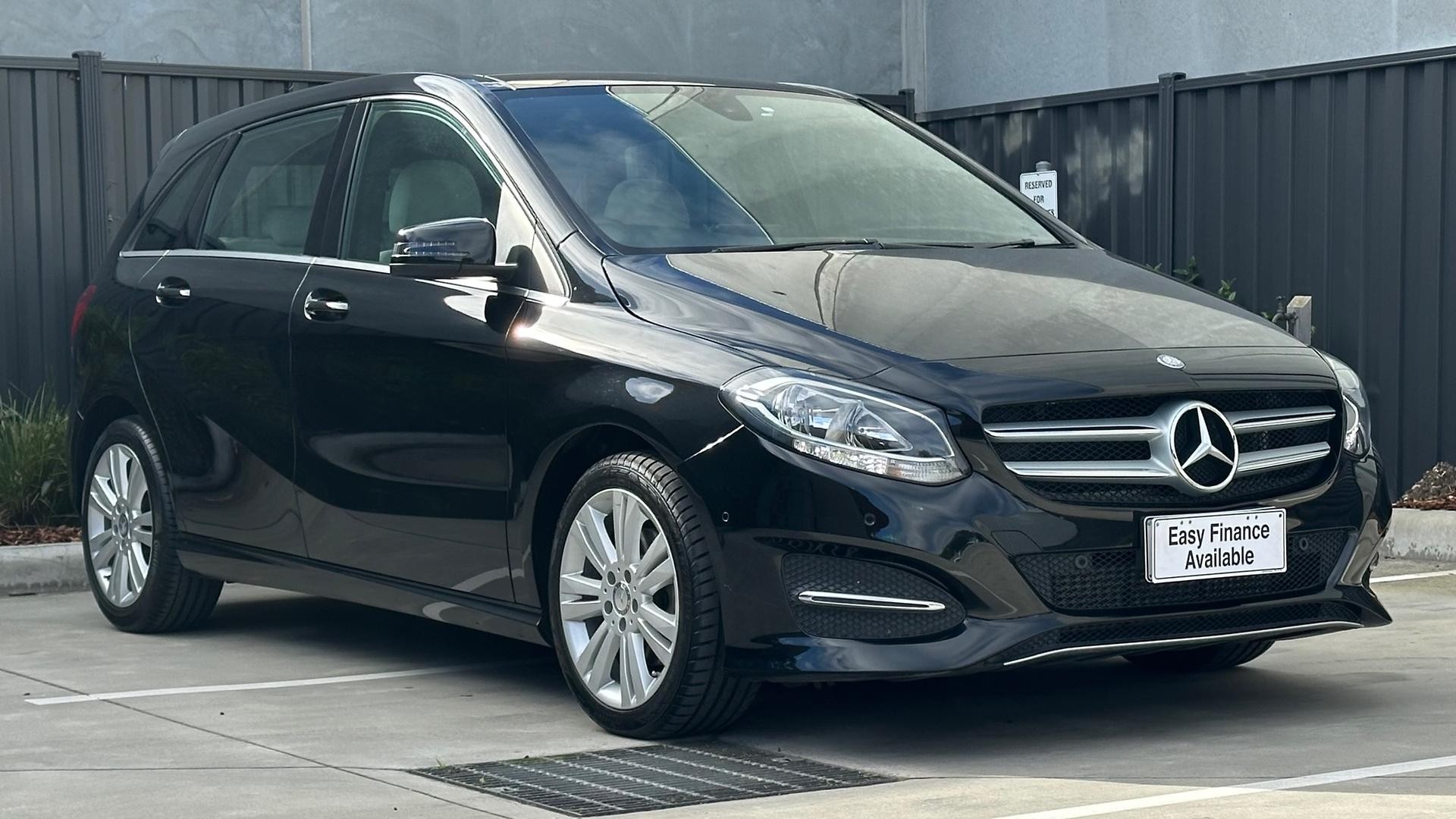 Mercedes Benz B-class image 2