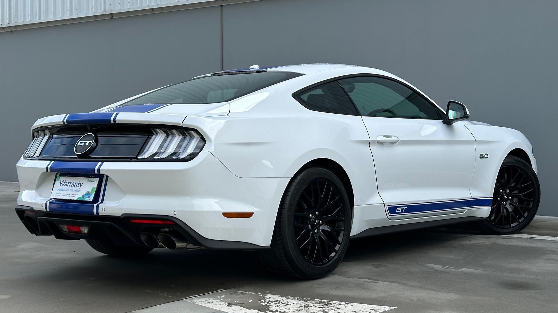 Ford Mustang image 4