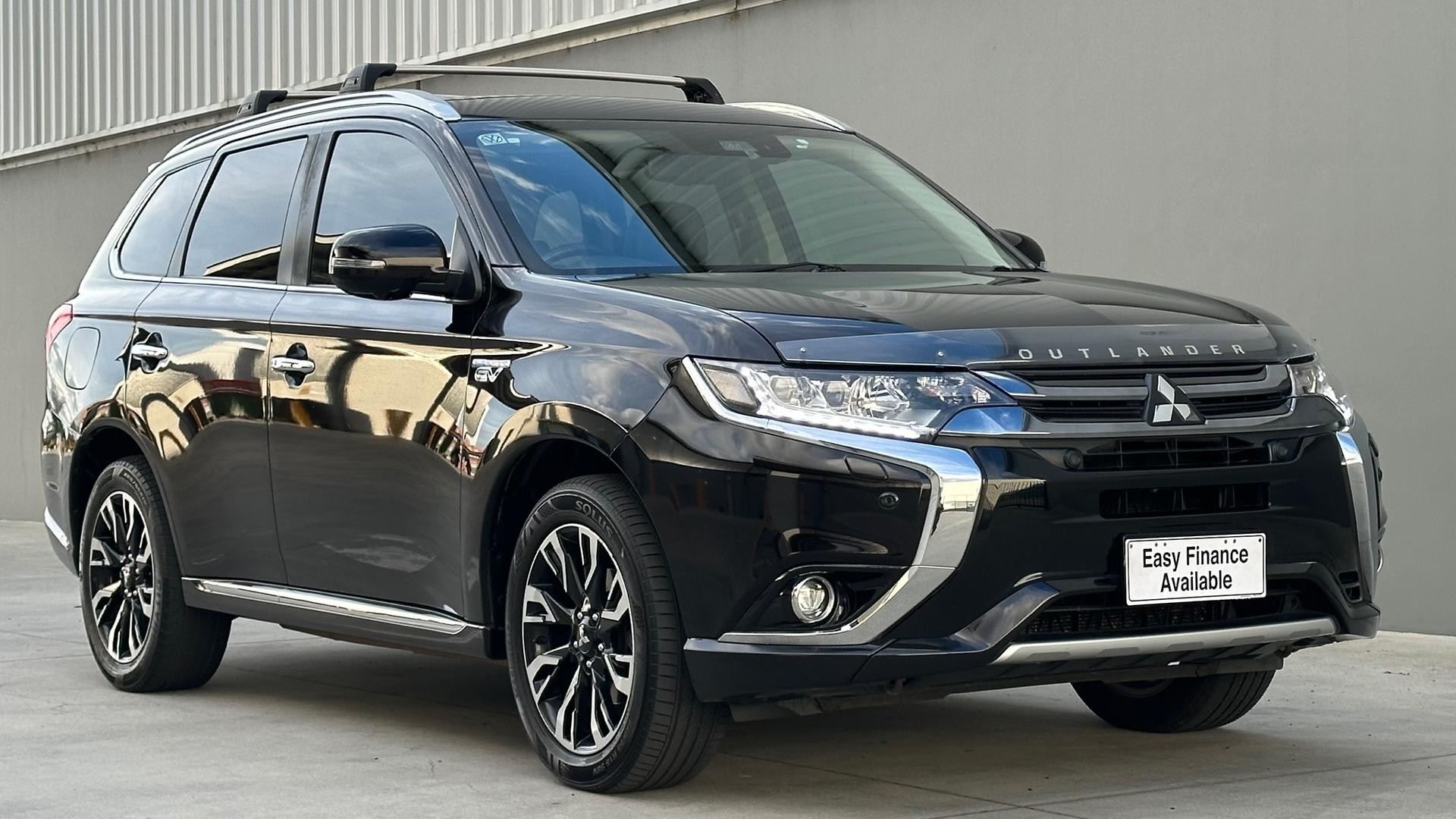 Mitsubishi Outlander image 2