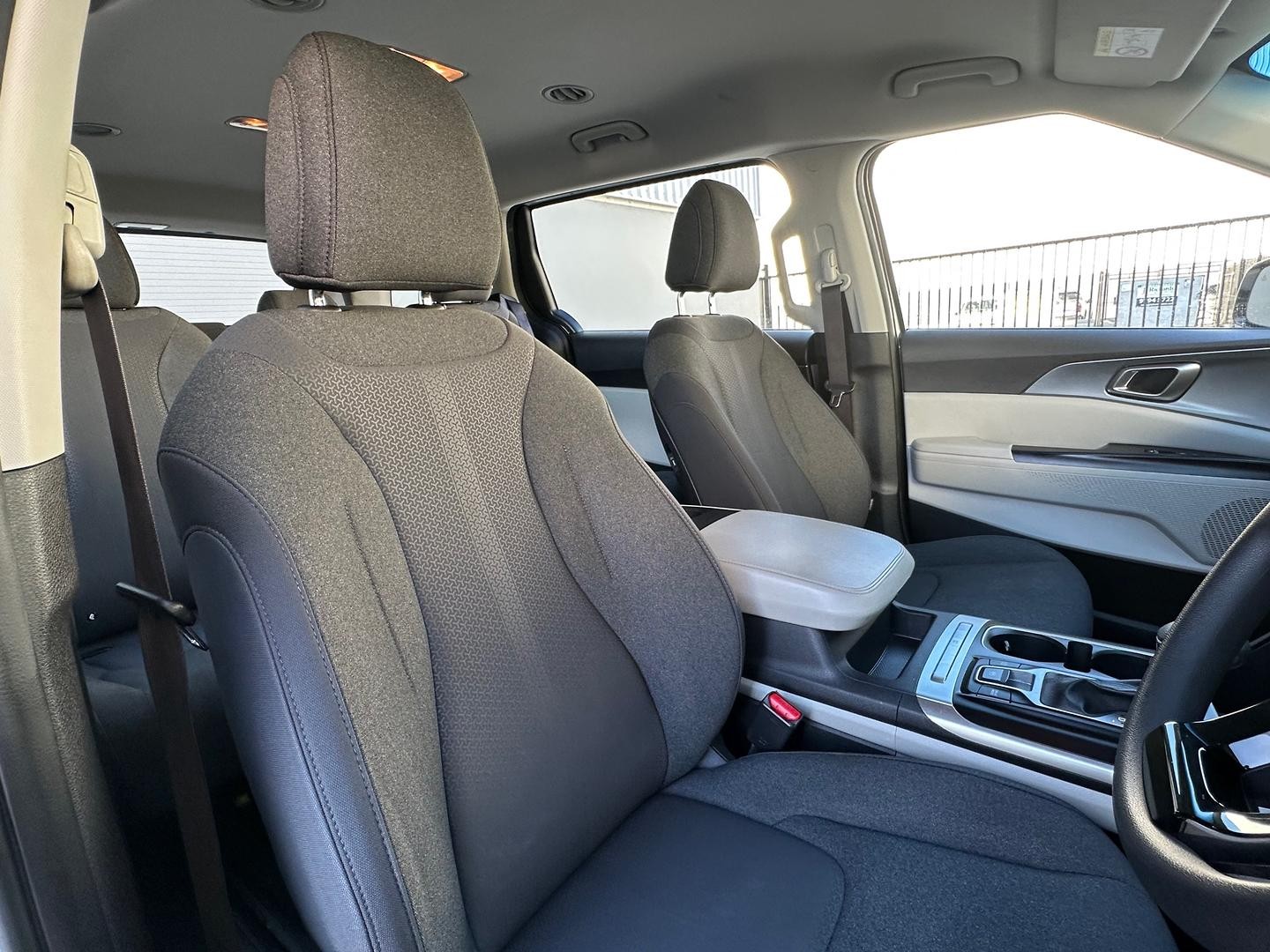 Kia Carnival image 4