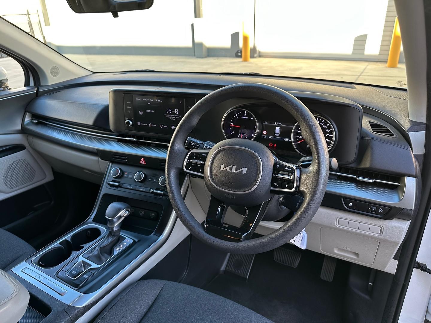 Kia Carnival image 3