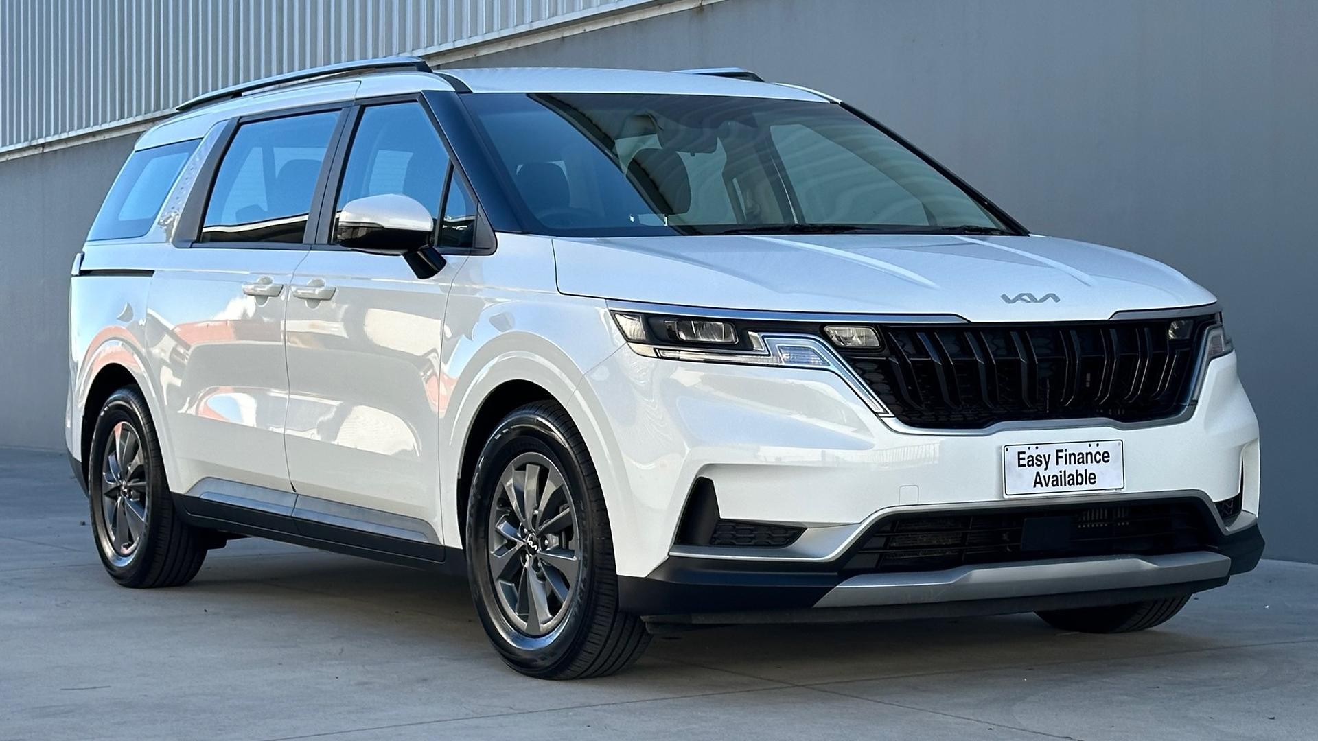 Kia Carnival image 2
