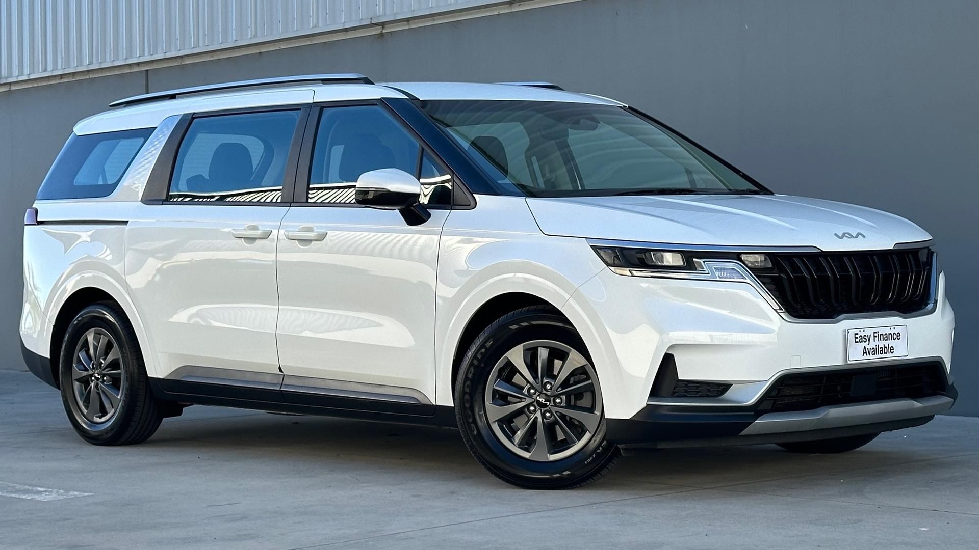 Kia Carnival image 1