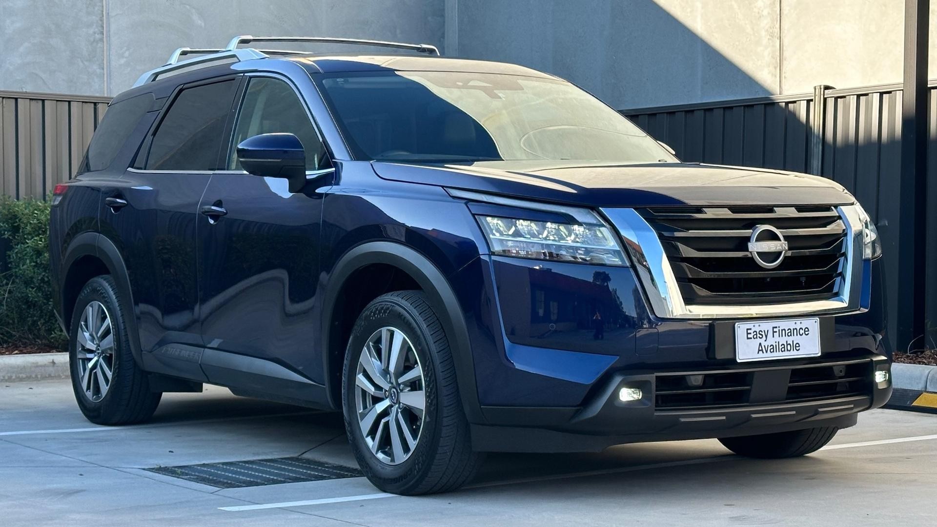 Nissan Pathfinder image 2