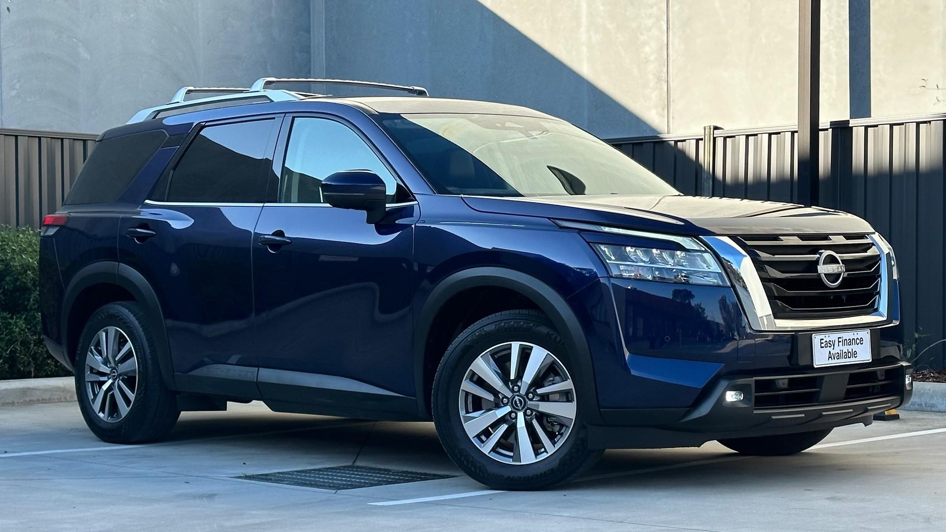 Nissan Pathfinder image 1