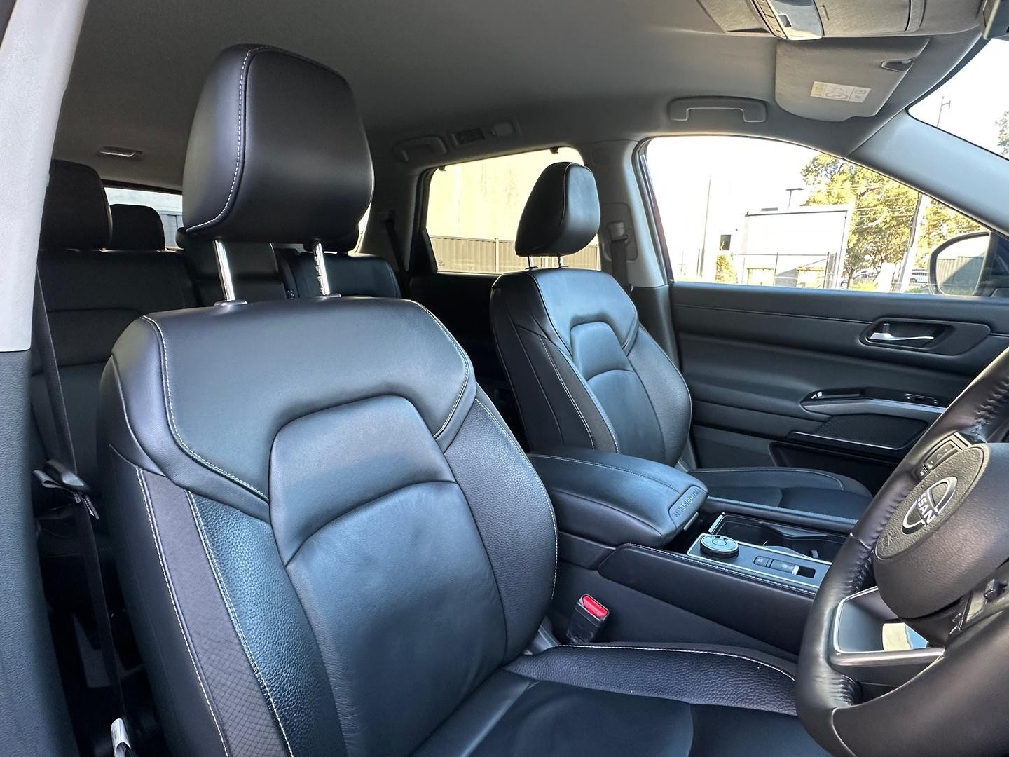 Nissan Pathfinder image 4