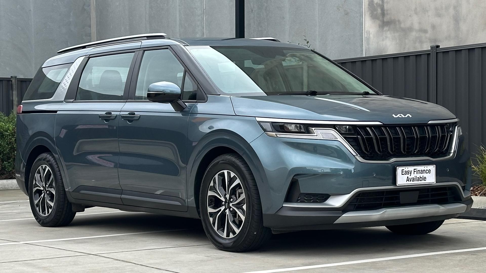 Kia Carnival image 2