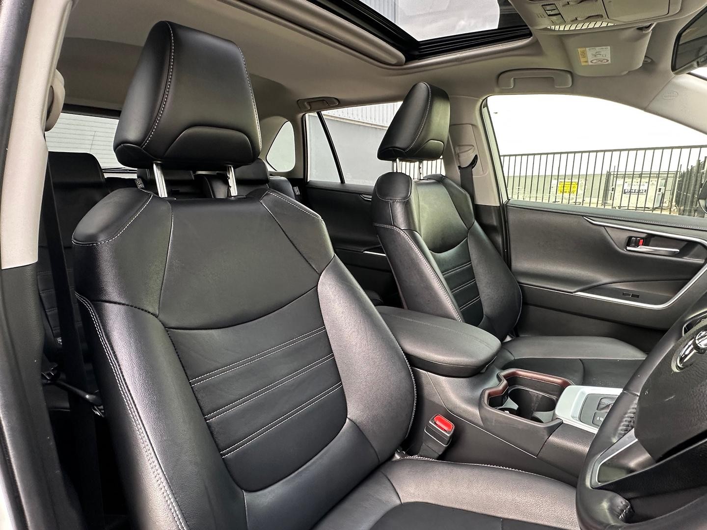 Toyota Rav4 image 4