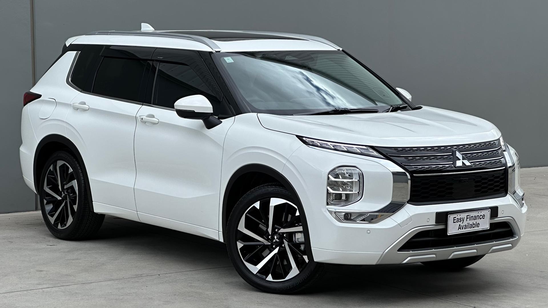 Mitsubishi Outlander image 1