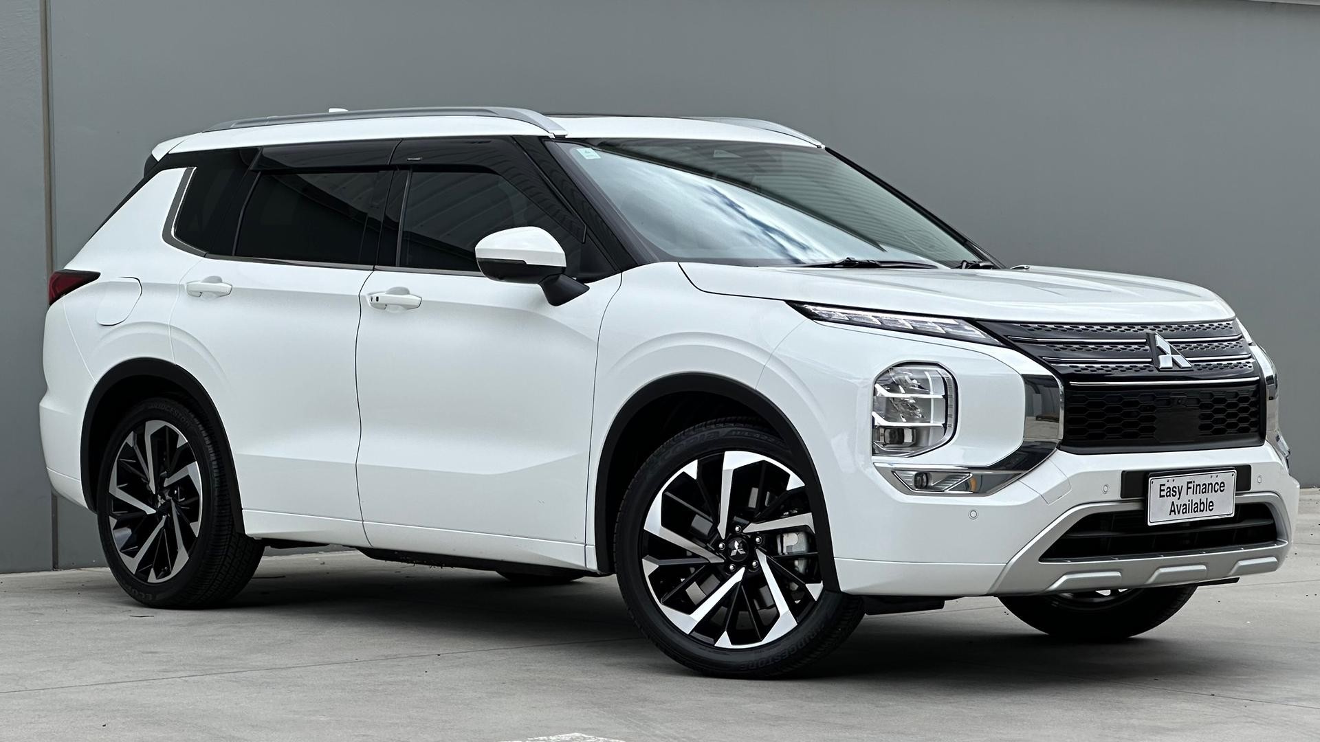 Mitsubishi Outlander image 3