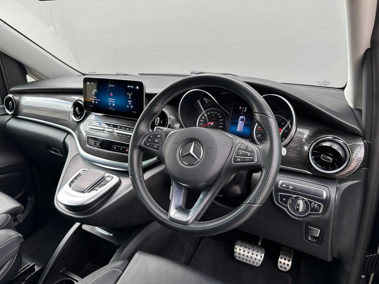Mercedes Benz V-class image 4
