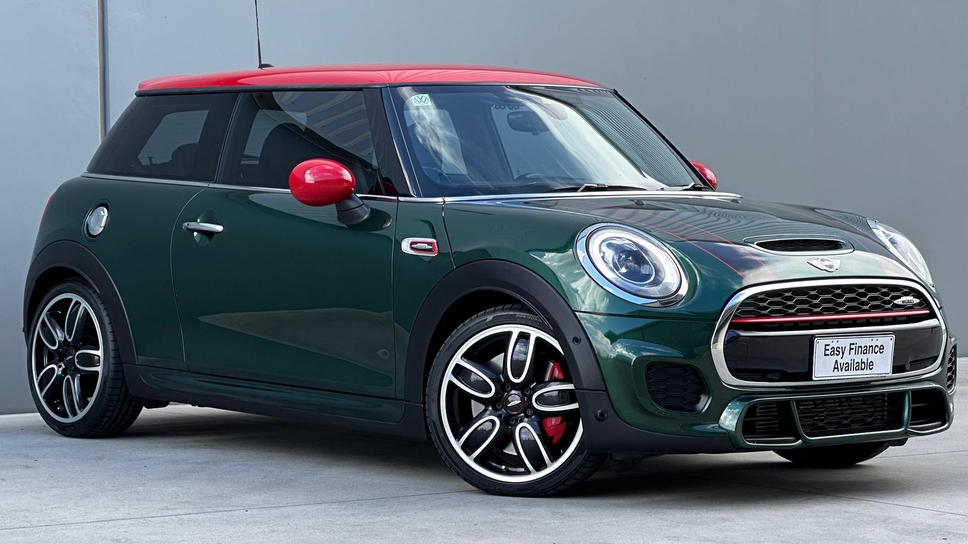 Mini Hatch image 3