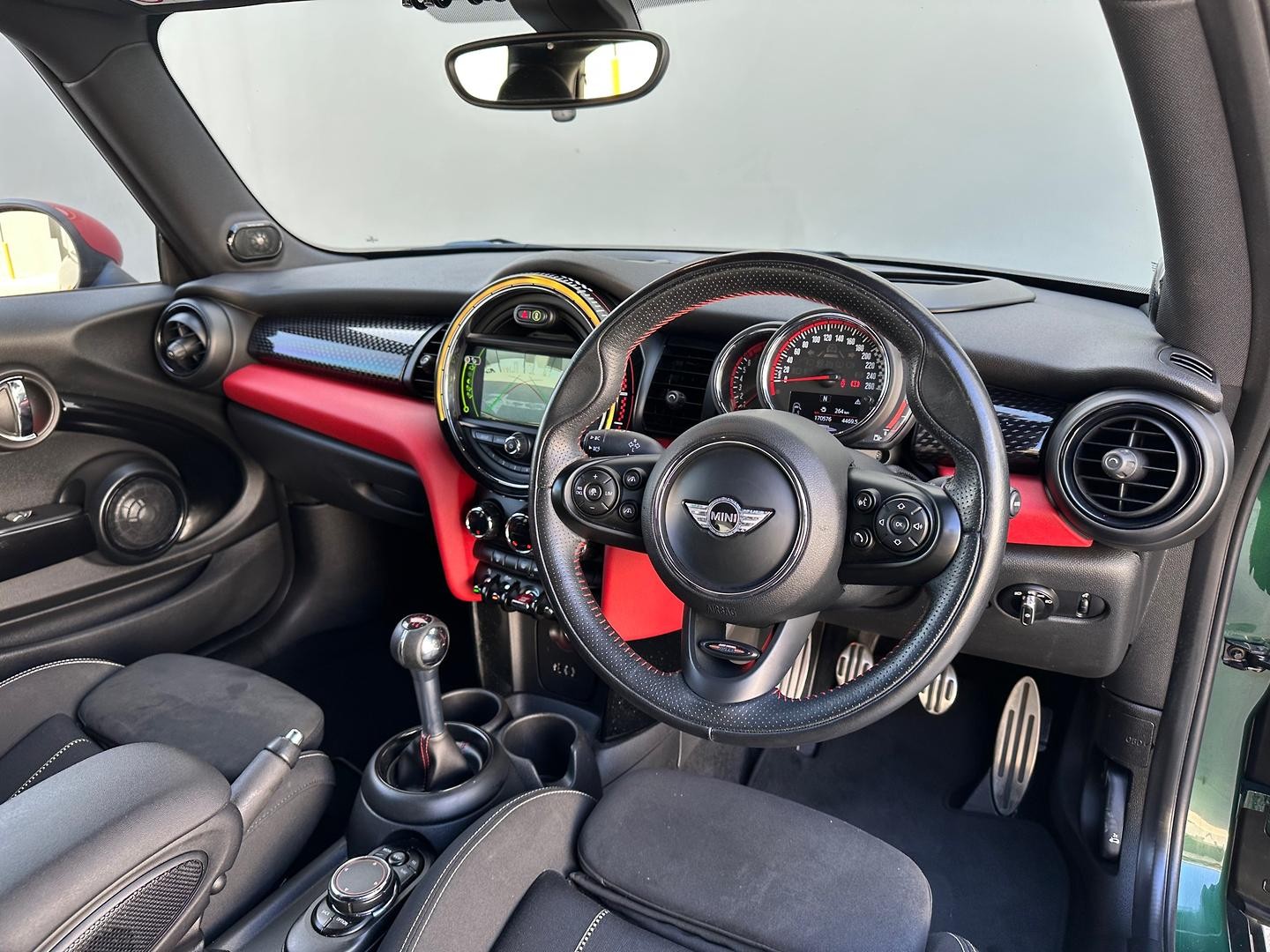 Mini Hatch image 4