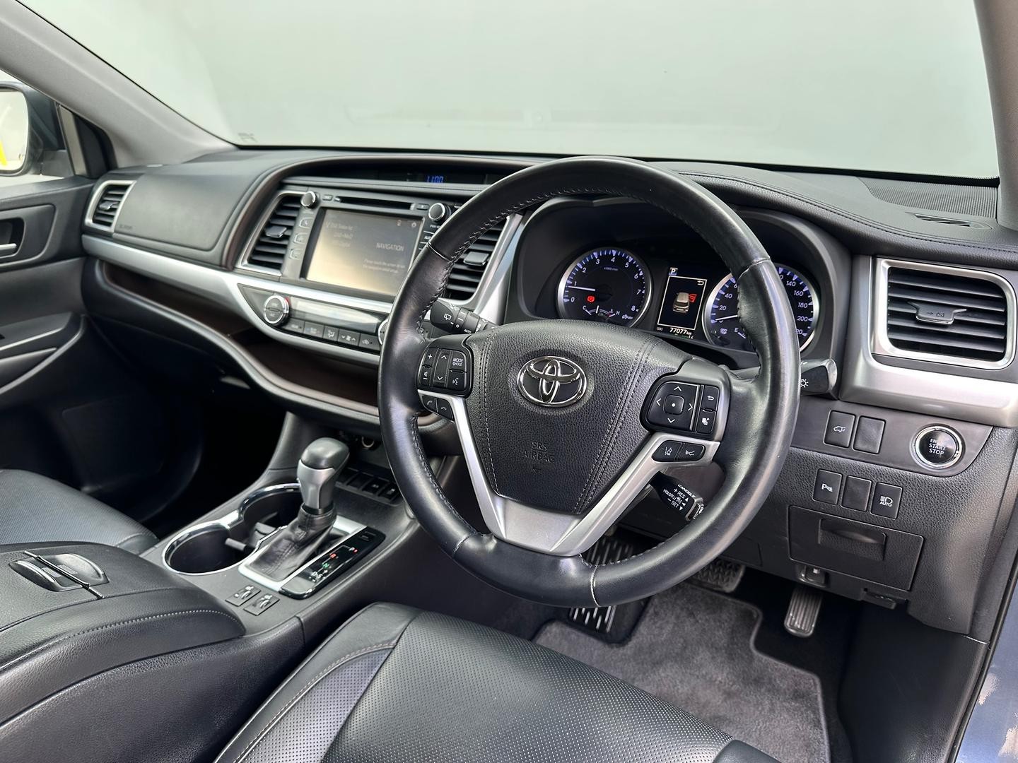 Toyota Kluger image 4