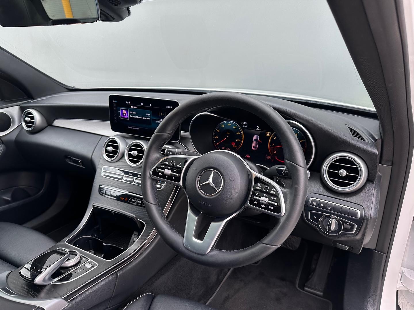 Mercedes Benz C-class image 4