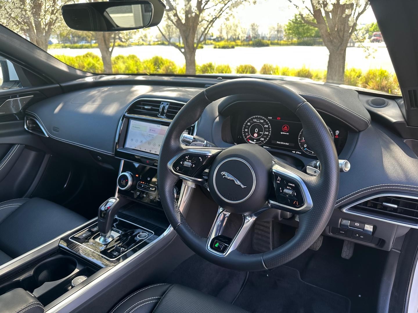 Jaguar Xe image 4