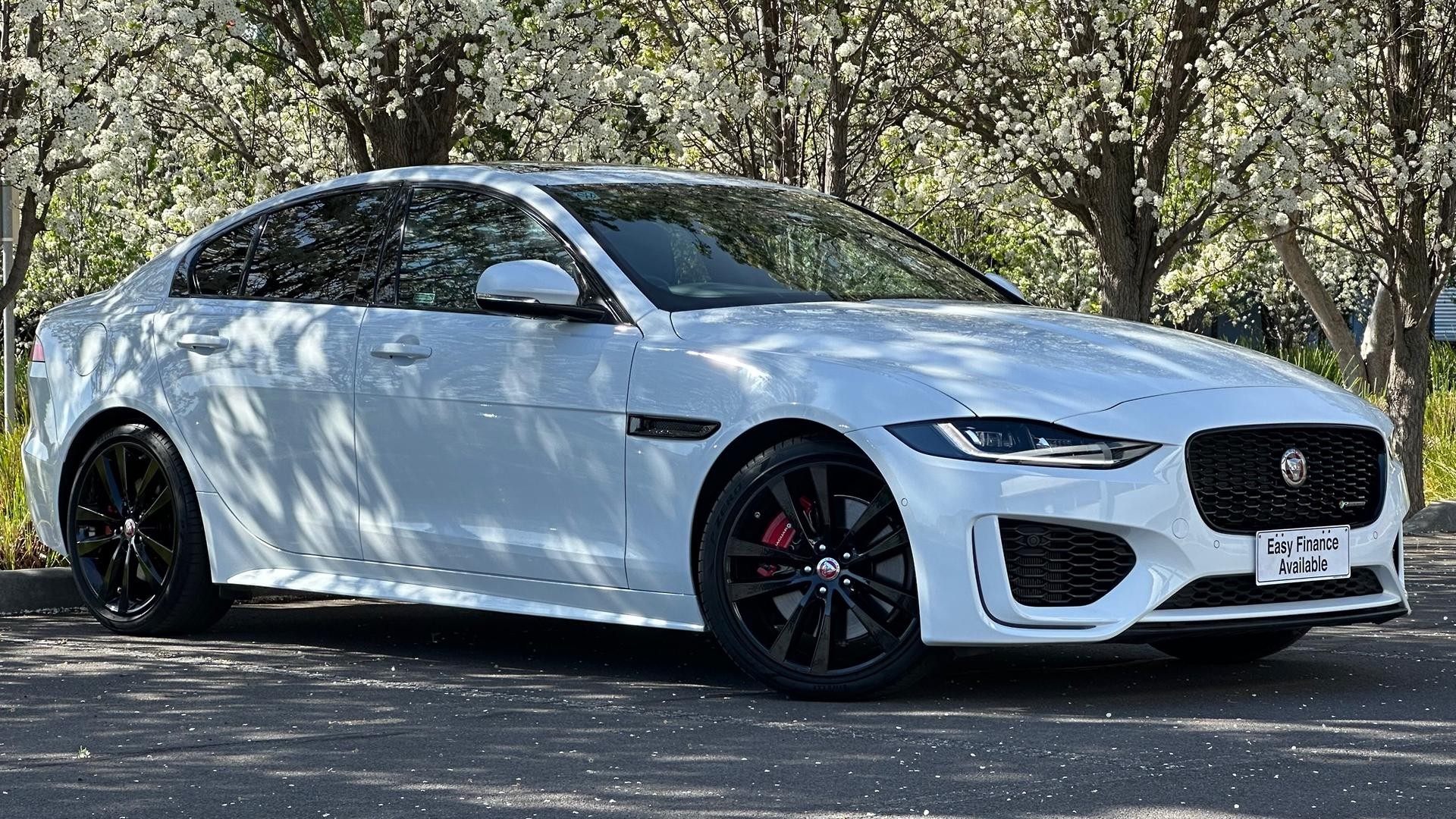 Jaguar Xe image 3