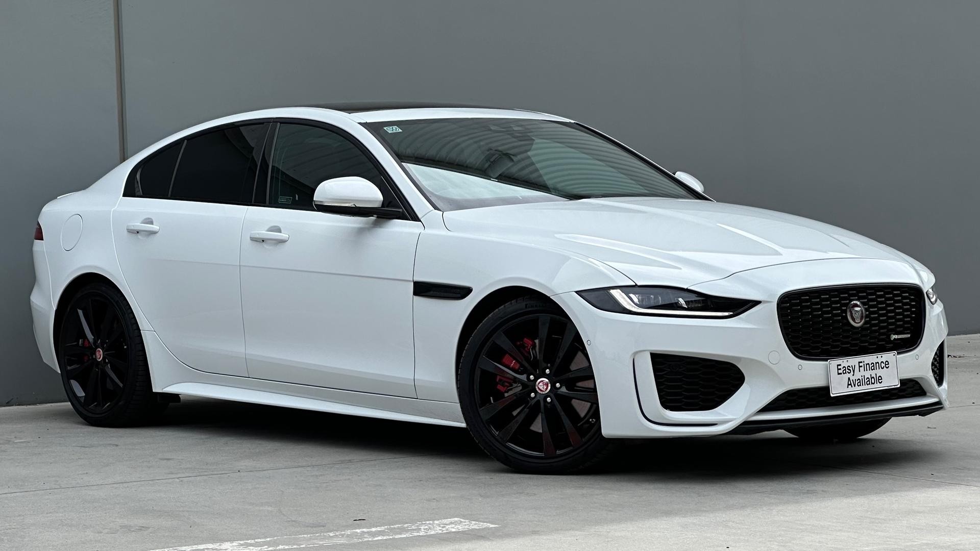 Jaguar Xe image 3