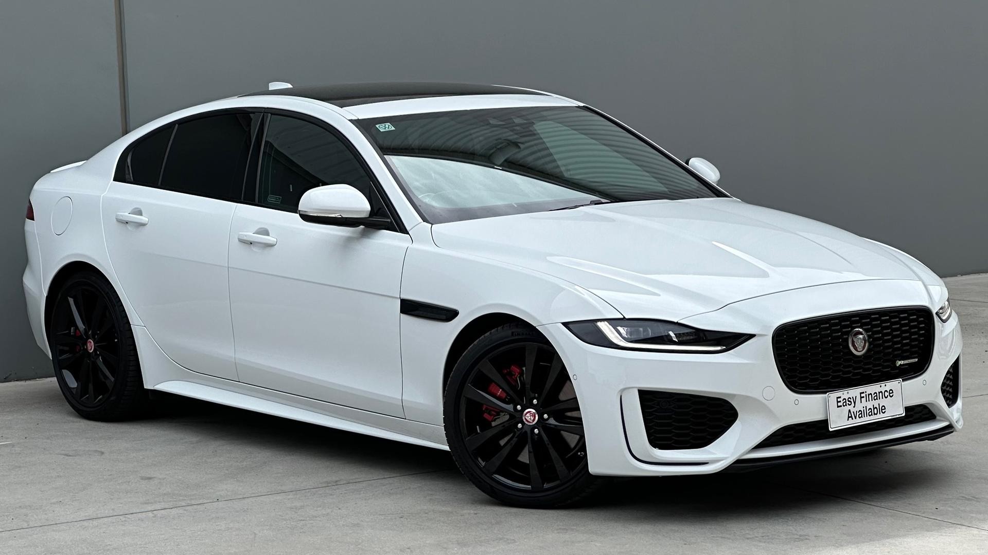 Jaguar Xe image 1