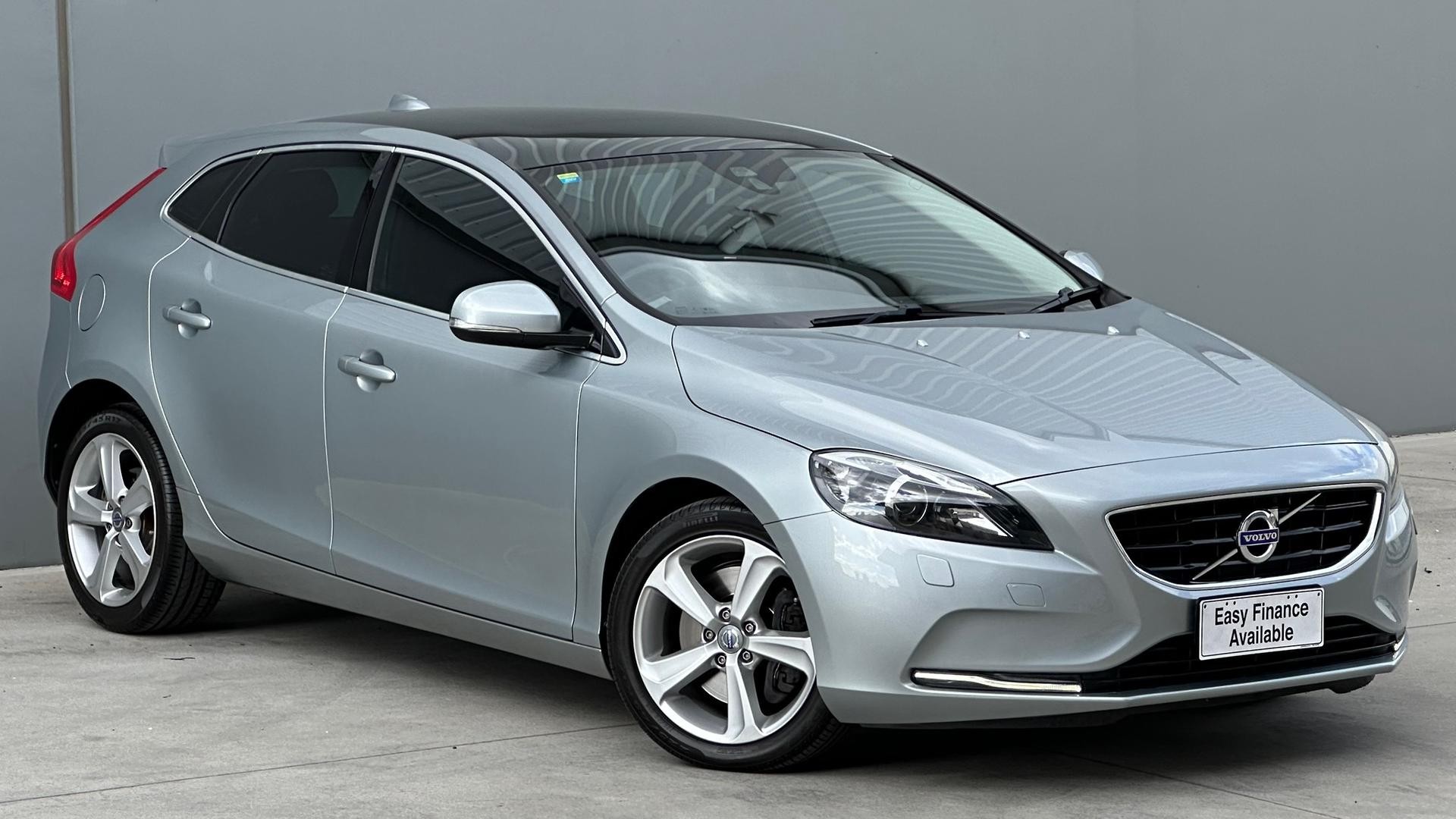 Volvo V40 image 1