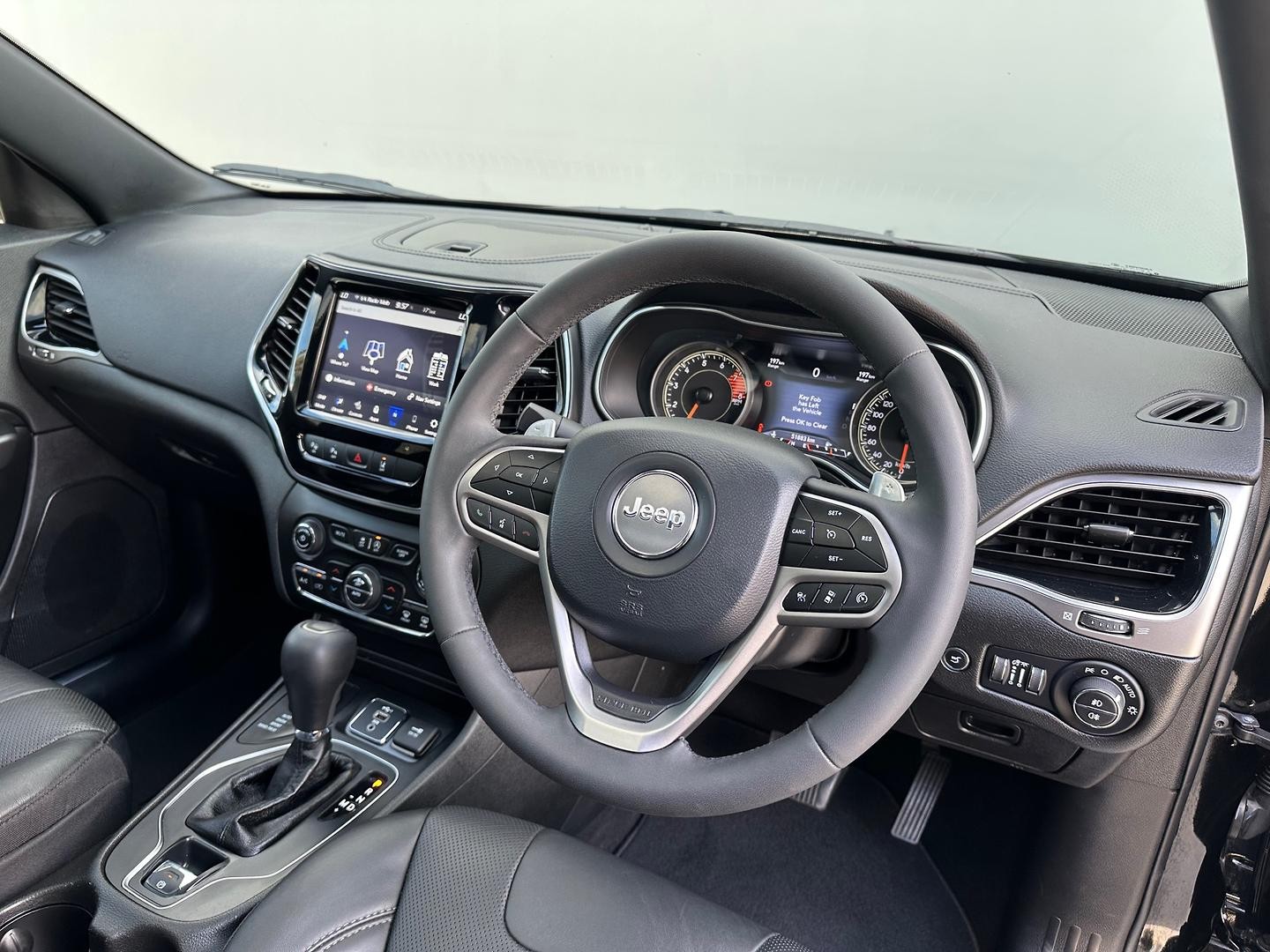 Jeep Cherokee image 4