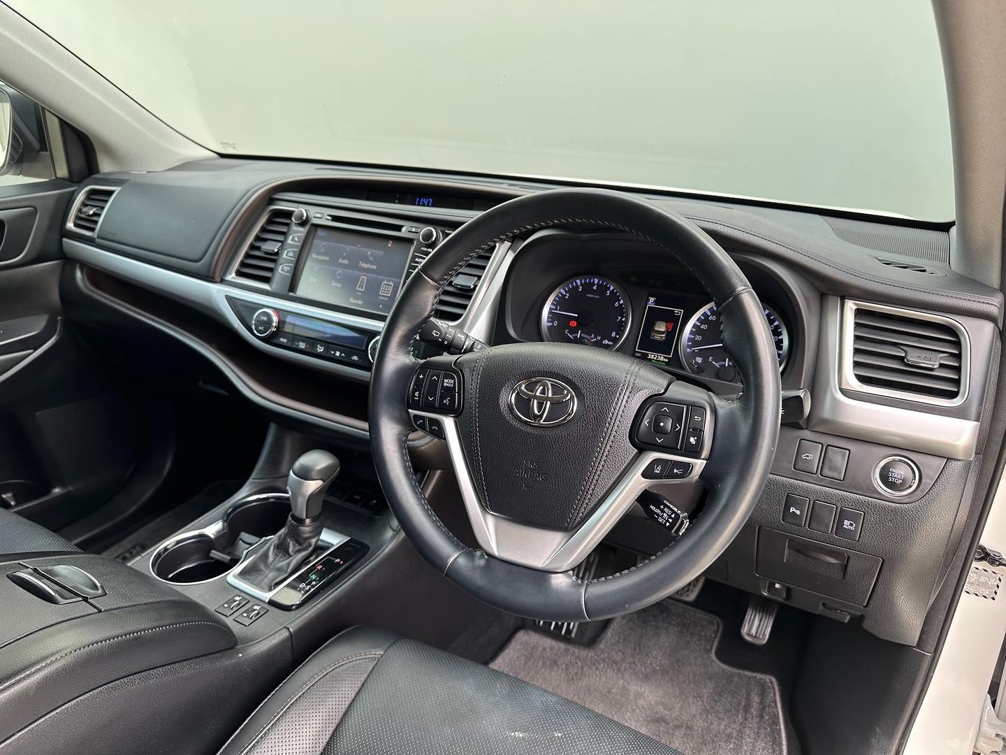 Toyota Kluger image 4