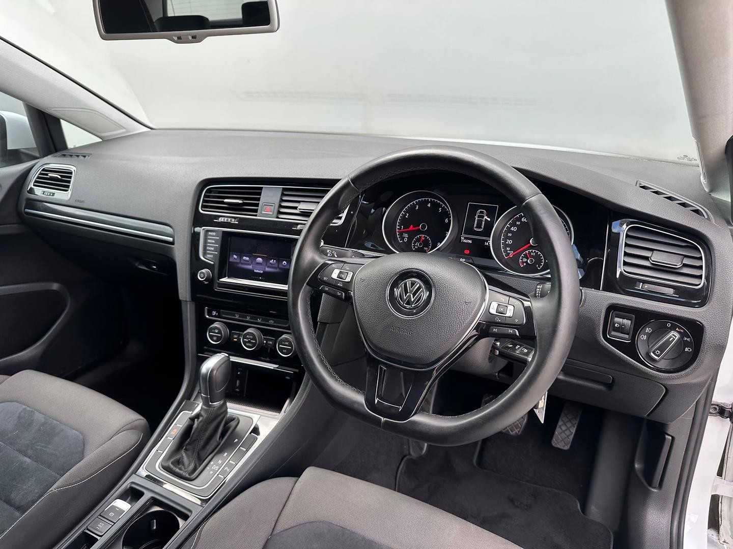 Volkswagen Golf image 4